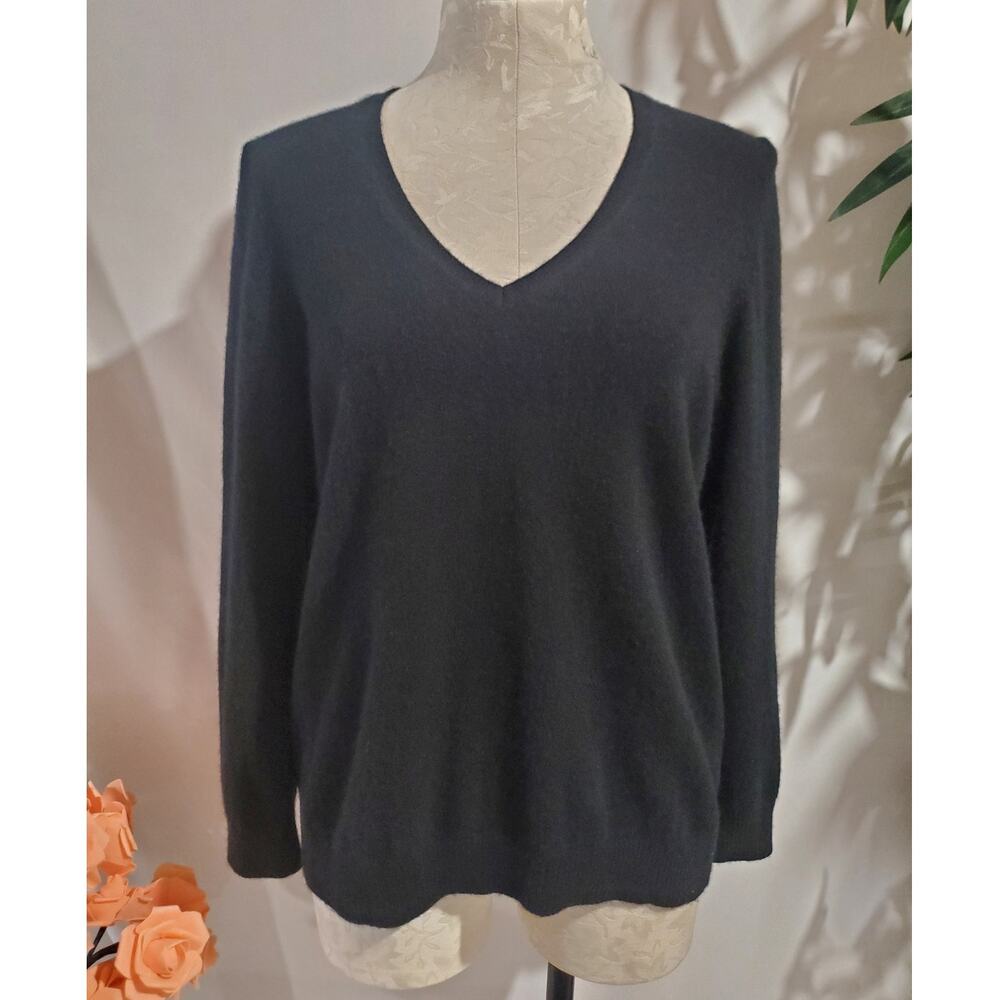 LL Bean Cashmere V-Neck Sweater Womens Size XLP Black Classic Minimalist Soft